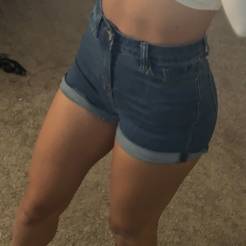 Highwaisted denim shorts